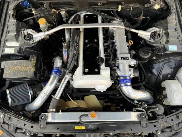 VVt-i 1JZ-GTE 2500cc turbo engine in ER34 SKYLINE 4-DOOR sedan Engine room.