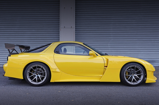 Right-side exterior of RE-AMEMIYA D1 WIDEBODY FD3S MAZDA RX-7 TYPE-RB S-PACKAGE.