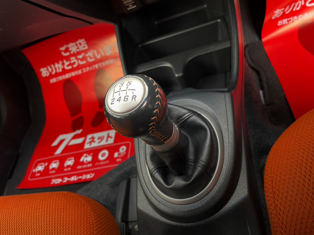 6-Speed manual shift knob of GE8 FIT RS.