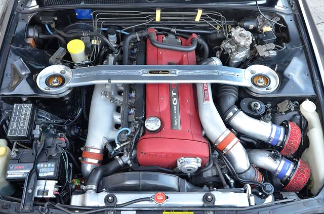 RB26 2.8L stroker and GT3-RS TURBOs in R32 SKYLINE GT-R engine room.