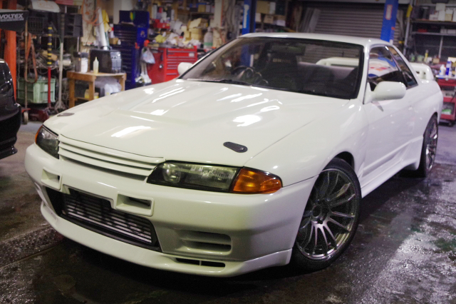 Front exterior of R32GTR.