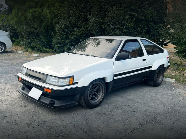 Front exterior of of AE86 LEVIN GT-APEX.