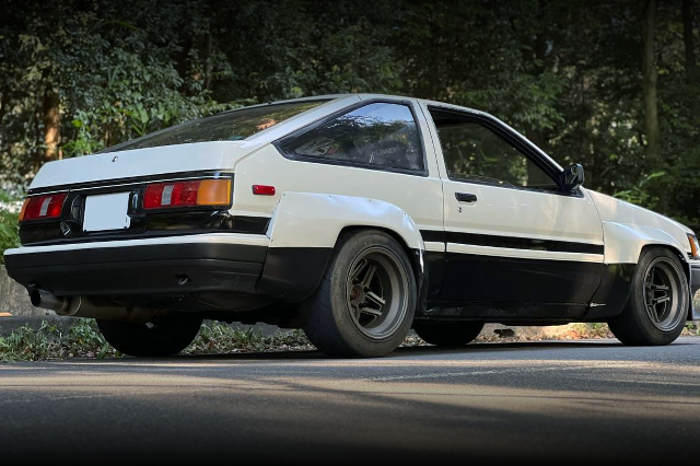 Rear right-side exterior of of AE86 LEVIN GT-APEX.