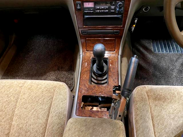 C34 LAUREL interior Converted 5-Speed manual shift.
