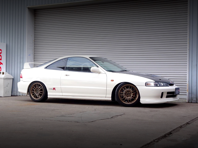 Front right-side exterior of DC2 INTEGRA TYPE-R 98-SPEC.