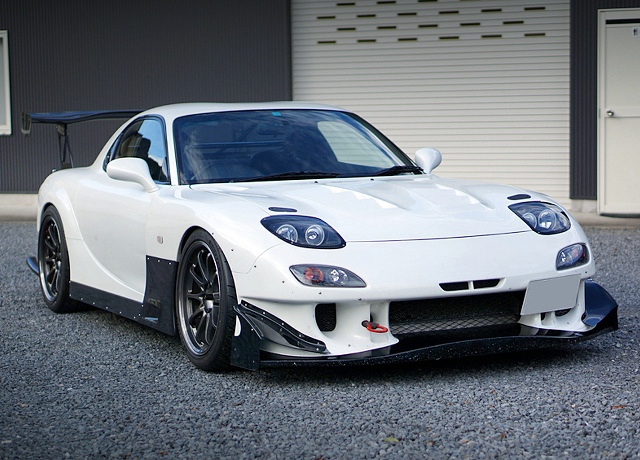 Front exterior of RE-AMEMIYA WIDEBODY FD3S EFINI RX-7.