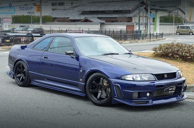 Front exterior of R33GTR.