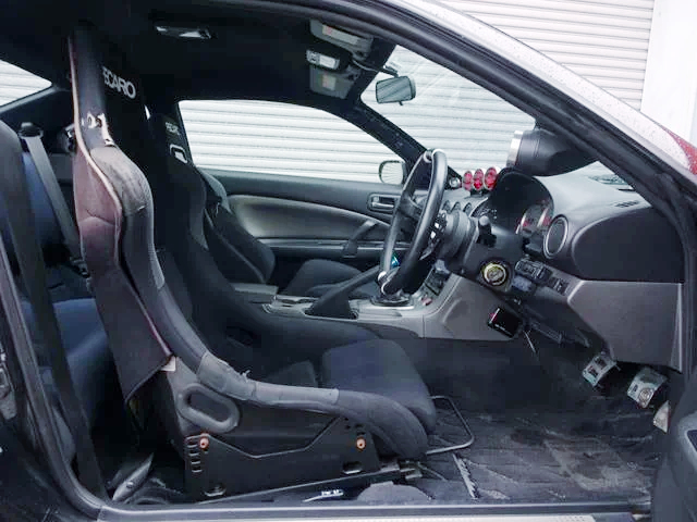 Driver-side interior of S15 SILVIA SPEC-R.