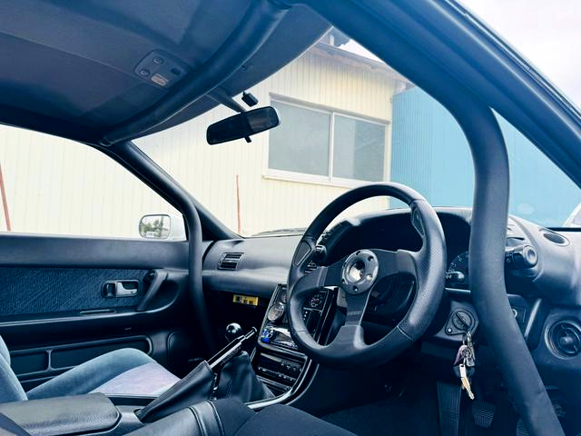 Dashboard and Dash escape roll cage of PANDEM WIDEBODY HCR32 SKYLINE GTS-t TYPE-M.