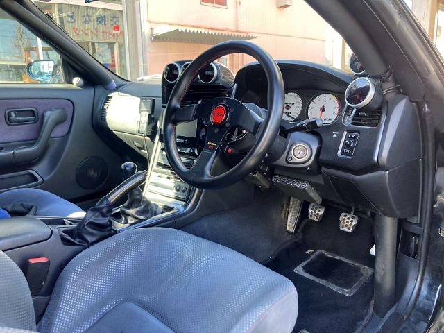 Interior of R33 SKYLINBE GT-R V-SPEC.