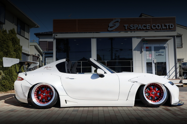 Side exterior of AIMGAIN WIDEBODY ROADSTER RF S.