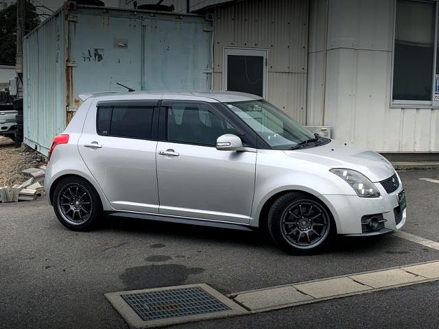 Front right-side exterior of ZC31S SWIFT SPORT.
