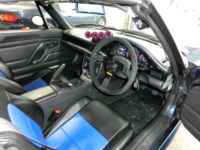 Dashboard and steering of EA21R CAPPUCCINO.