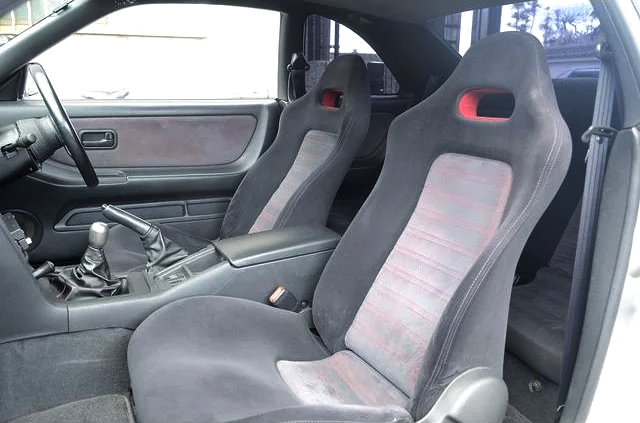 Seats of R33 SKYLINE GT-R V-SPEC.