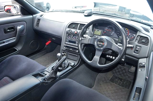 Interior of R33 SKYLINE GT-R V-SPEC.