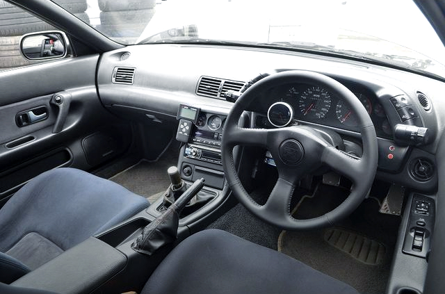 Dashboard and FC-COMMAMNDER of R32 SKYLINE GT-R.