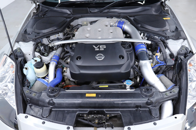 VQ35DE 3500cc V6 with twin turbo.