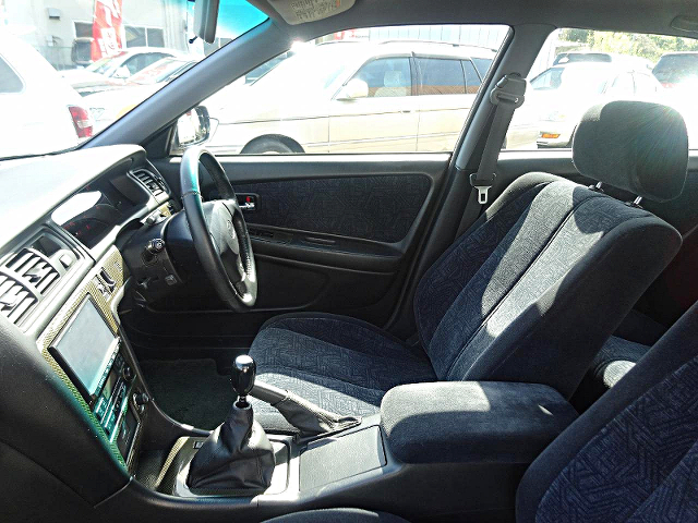 manual shift conversion of JZX100 CHASER TOURER S interior.