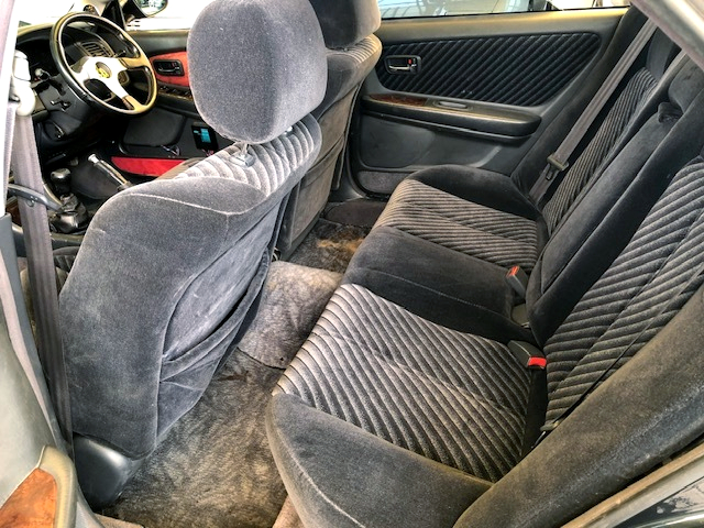 Front and rear seats of JZX100 CHASER TOURER-V.