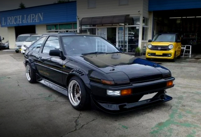 Front exterior of AE86 COROLLA LEVIN SR with TRUENO BLACK LIMITED STYLE and WIDEBODY.