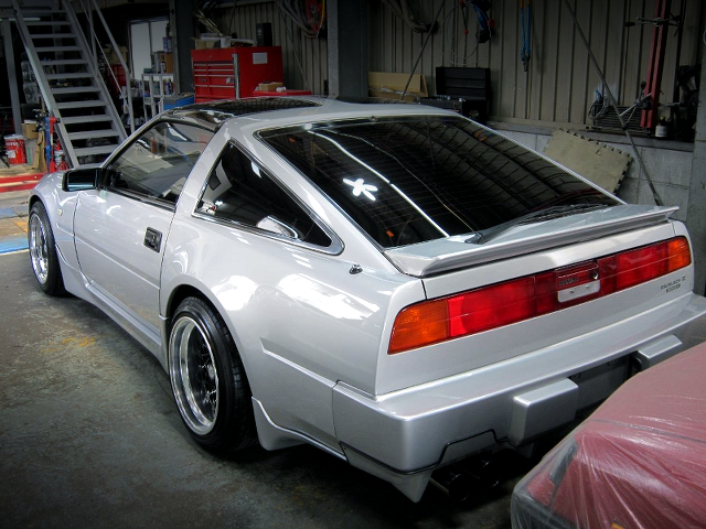 Rear exterior of HZ31 FAIRLADY Z 300ZX TWO-SEATER.