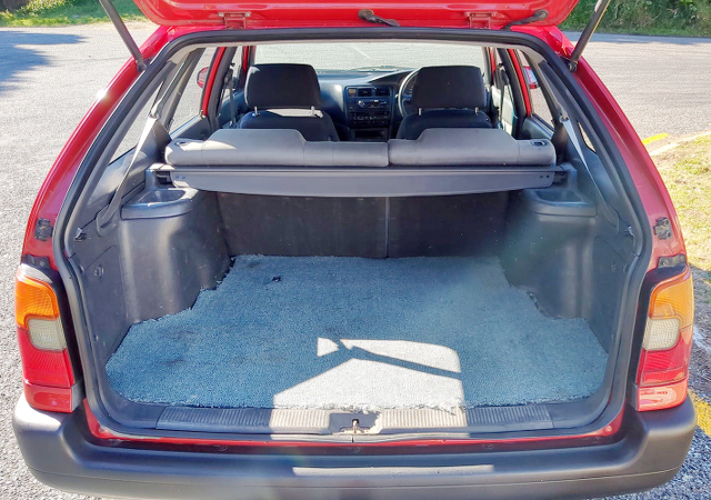 Luggage space of E100 COROLLA WAGON With 2ZZ-GE and 6MT.