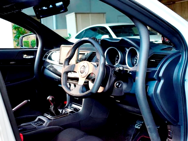 Roll cage and dashboard of LANCER EVOLUTION FINAL EDITION.