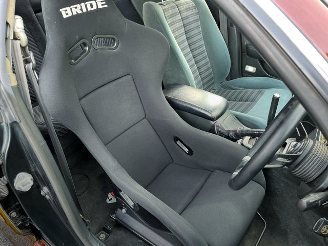 BRIDE SEAT.