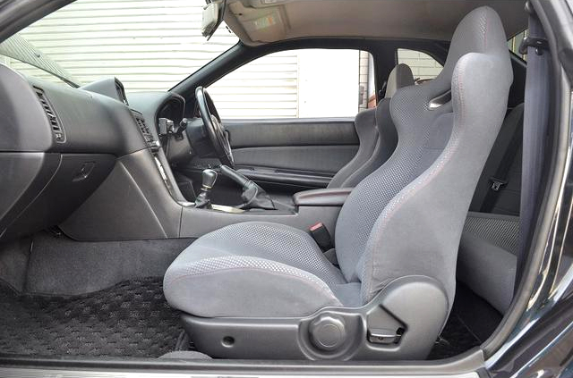 Interior seats of R34 Skyline GT-R V-Spec Midnight Purple 2.