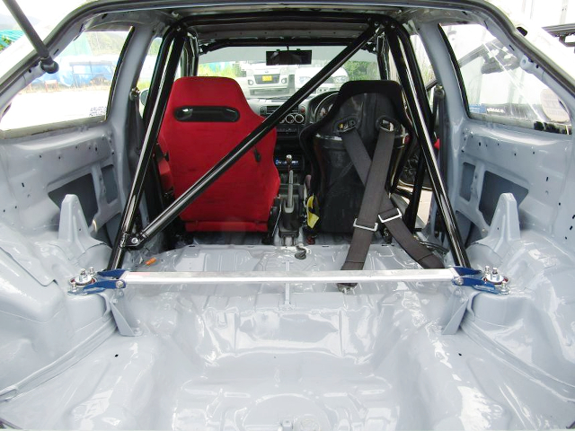 Two seats and roll cage. 