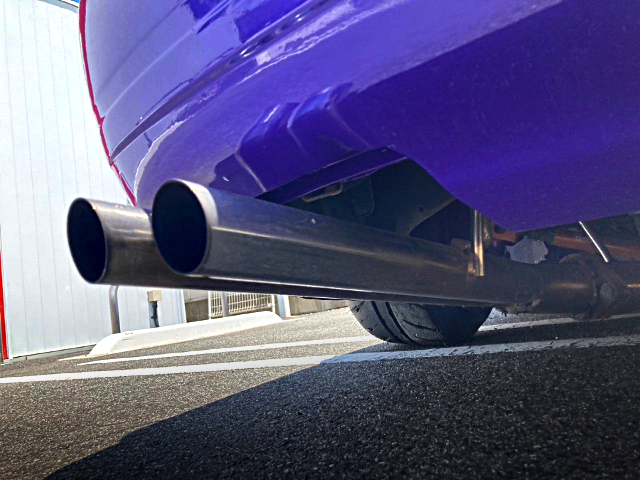 Dual exhaust muffler of STATIC NISSAN 180SX.