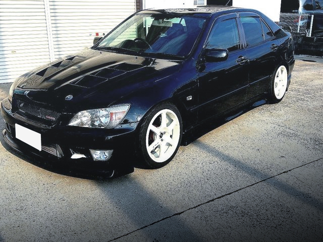 Front exterior of TOYOTA ALTEZZA.