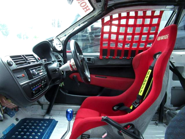 Driver side interior of EK9 CIVIC TYPE-R.