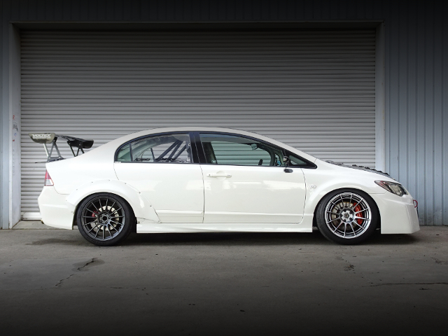 side exterior of FD2 CIVIC TYPE-R.