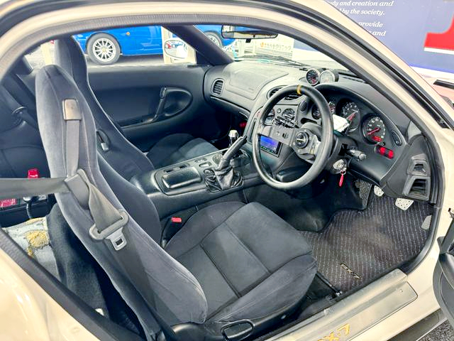 Interior of FD3S MAZDA RX-7 TYPE-RB S-PACKAGE.