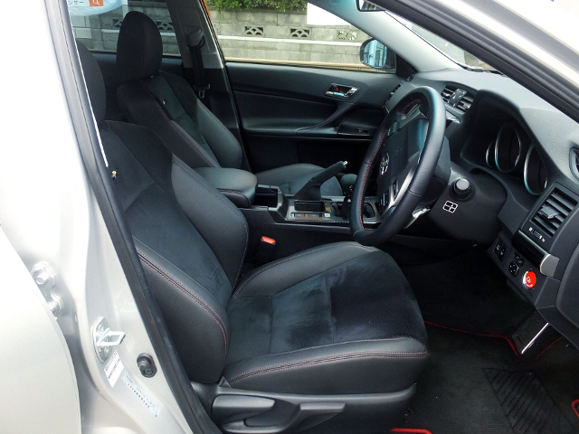 Interior of GRX133 TOYOTA MARK X.