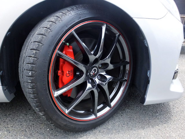 Brake caliper and Rim of GRX133 TOYOTA MARK X.