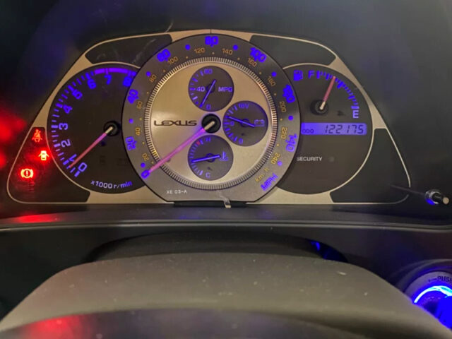 LEXUS IS200 speed cluster.