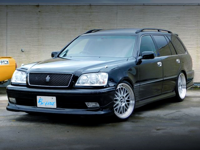 Front exterior of JZS171W CROWN ESTATE ATHLETE V.