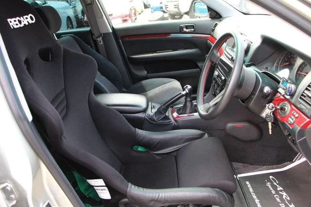 Interior of JZX110 MARK 2 GRANDE iR-V.