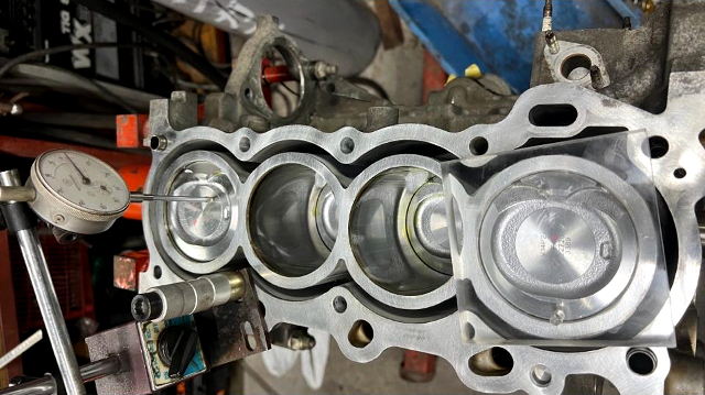 3ZZ pistons in 1ZZ-FE block.