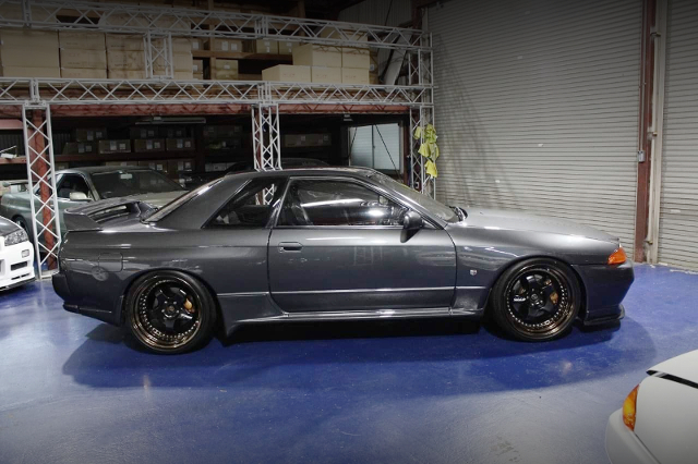 Side exterior of R32 SKYLINE GT-R.