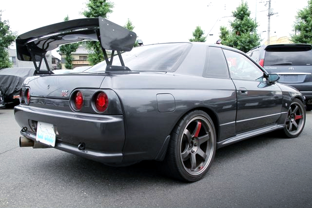 Rear exterior of R32 SKYLINE GT-R V-SPEC 2.