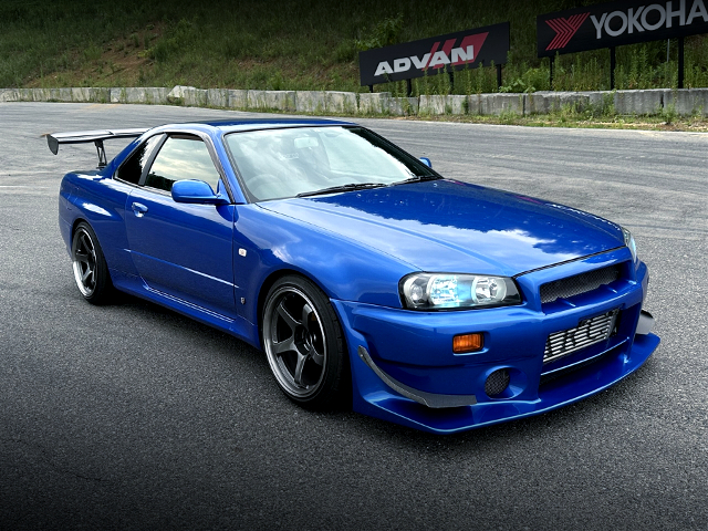 Front exterior of R34 SKYLINE GT-R.