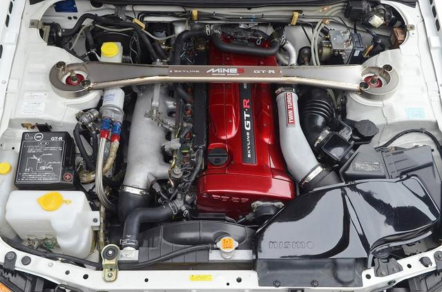 RB26DETT twin-turbo engine with GT2530 Turbos.