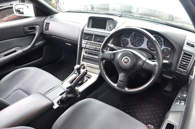 Dashboard of R34 SKYLINE GT-R V-SPEC.