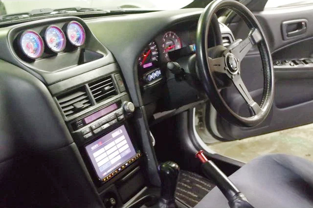 Interior of ER34 SKYLINE 4-DOOR.