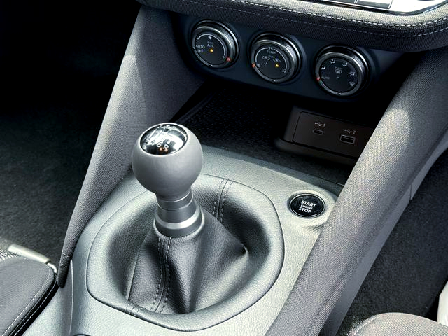 6-speed shift knob of RZ34 FAIRLADY Z.