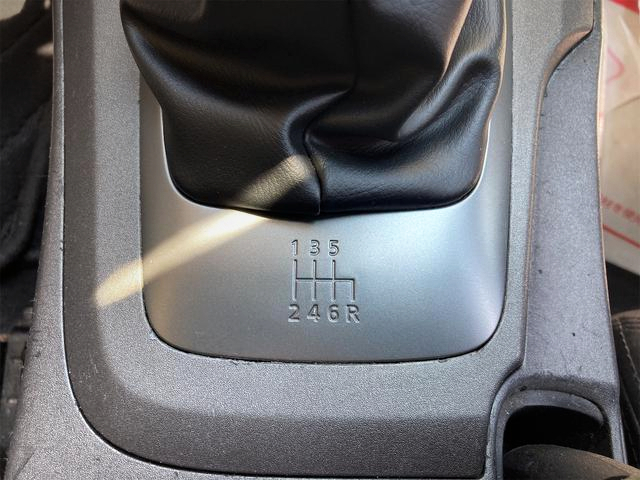 6-Speed manual shift pattern.