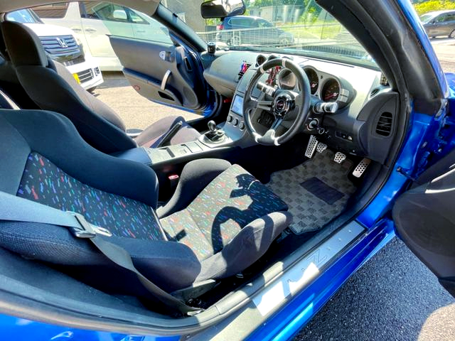 Interior of Z33 FAIRLADY Z VERSION S with Z34 FRONT END CONVERSION.